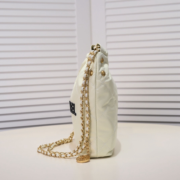 シャネルバッグ背面デザイン